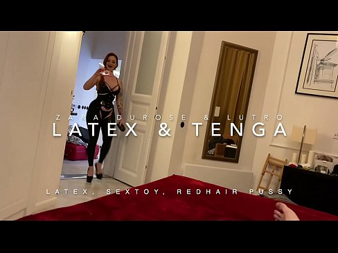 ❤️ Dada wa kambo mwenye kichwa chekundu akiwa amevalia vazi la latex alilobanwa na kaka wa kambo Ponografia ya mkundu ❌️❤